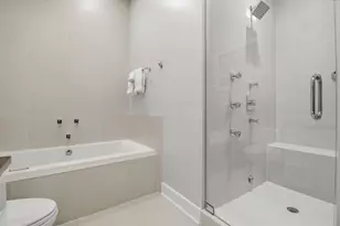 1076 N Marshfield Ave, Chicago, IL 60622 - Photo 17