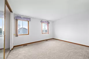 1 Scarlet Hawthorne Ct, Woodridge, IL 60517 - Photo 11