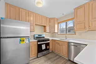 1 Scarlet Hawthorne Ct, Woodridge, IL 60517 - Photo 5