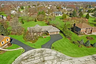 21 N Highview Cir, Hawthorn Woods, IL 60047 - Photo 3