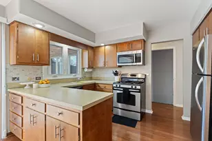 1817 Somerset Ln, Northbrook, IL 60062 - Photo 15