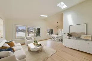 909 S Waverly Pl, Mount Prospect, IL 60056 - Photo 5