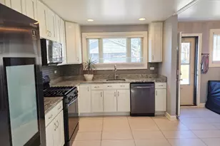 980 W Grant Dr, Des Plaines, IL 60016 - Photo 9