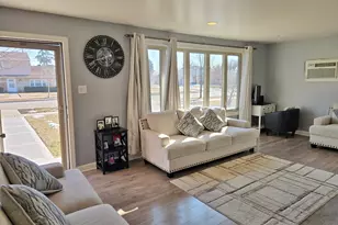 980 W Grant Dr, Des Plaines, IL 60016 - Photo 5