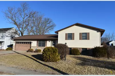 35 W 5th Street, El Paso, IL 61738 - Photo 1