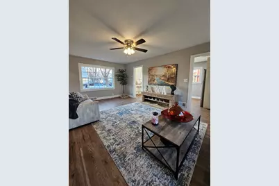 220 S Walnut Street, Sycamore, IL 60178 - Photo 3