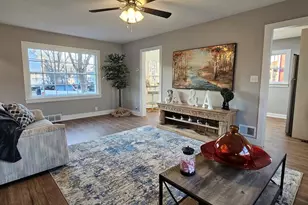 220 S Walnut St, Sycamore, IL 60178 - Photo 3