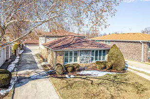 10304 Linus Ln, Oak Lawn, IL 60453 - Photo 1