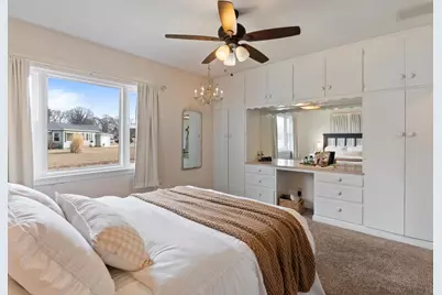 2414 28th Avenue, Rock Island, IL 61201 - Photo 33