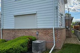 8605 S Calumet Ave, Chicago, IL 60619 - Photo 11