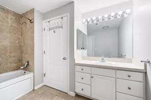 1212 N Wells St, Chicago, IL 60610 - Photo 11