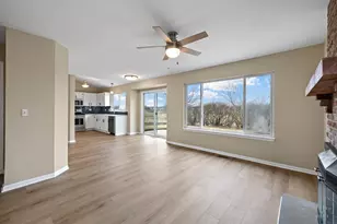 305 Harvest Gate Rd, Lake in the Hills, IL 60156 - Photo 3