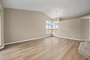 305 Harvest Gate Rd, Lake in the Hills, IL 60156 - Photo 15