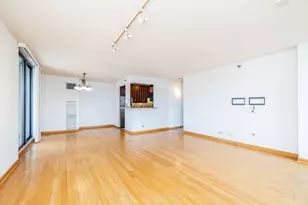 70 W Huron St, Chicago, IL 60654 - Photo 19