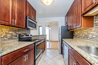 70 W Huron Street #2003, Chicago, IL 60654 - Photo 7