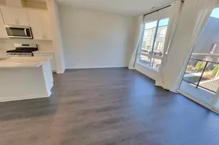 1270 Lakepointe Dr, Schaumburg, IL 60173 - Photo 5