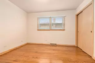 10609 S Kildare Ave, Oak Lawn, IL 60453 - Photo 17