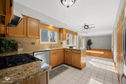 1416 Lucerne Drive, Crystal Lake, IL 60014 - Photo 9