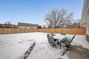 210 Brookhaven Dr, Elk Grove Village, IL 60007 - Photo 5