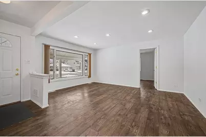 210 Brookhaven Drive, Elk Grove Village, IL 60007 - Photo 7