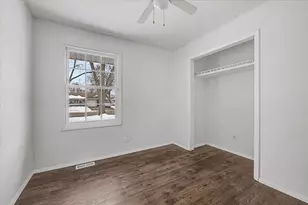 210 Brookhaven Dr, Elk Grove Village, IL 60007 - Photo 25