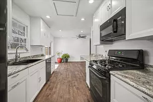 210 Brookhaven Dr, Elk Grove Village, IL 60007 - Photo 15