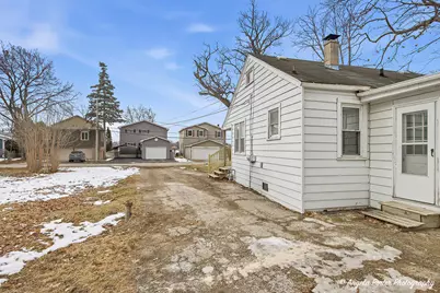 33759 N Lake Shore Drive, Grayslake, IL 60030 - Photo 5