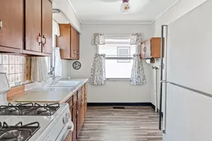 34 Golfview Ln, Carpentersville, IL 60110 - Photo 11