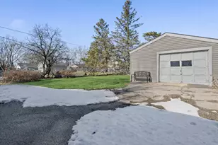 34 Golfview Ln, Carpentersville, IL 60110 - Photo 25