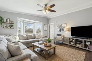 12 Surrey Ct, Grayslake, IL 60030 - Photo 5