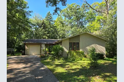 905 Hickory Road, Woodstock, IL 60098 - Photo 1