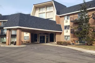 1198 Royal Glen Dr, Glen Ellyn, IL 60137 - Photo 1