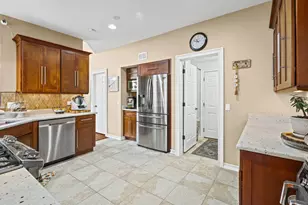 8007 Sierra Woods Ln, Carpentersville, IL 60110 - Photo 11