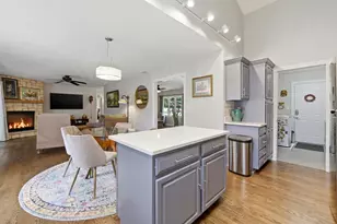 1321 Cumberland Cir E, Elk Grove Village, IL 60007 - Photo 9