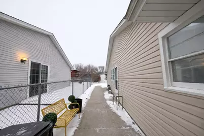 1065 Hiawatha Drive, Elgin, IL 60120 - Photo 19