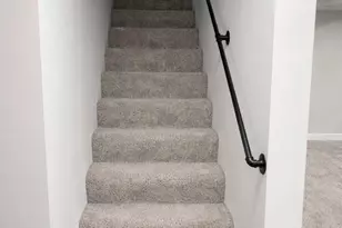 1065 Hiawatha Dr, Elgin, IL 60120 - Photo 5