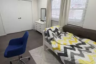 1065 Hiawatha Dr, Elgin, IL 60120 - Photo 9