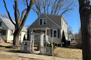 838 Glidden Ave, Dekalb, IL 60115 - Photo 1