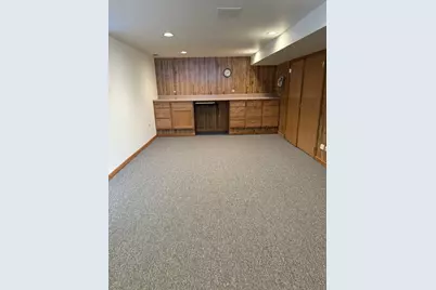 570 Woodview Avenue, Elk Grove Village, IL 60007 - Photo 21