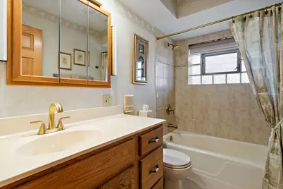 570 Woodview Avenue, Elk Grove Village, IL 60007 - Photo 19