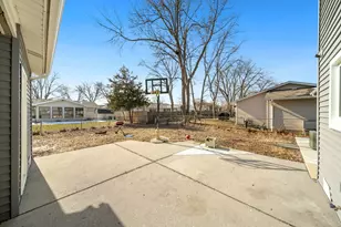 99 Essex Rd, Elk Grove Village, IL 60007 - Photo 35