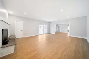 99 Essex Rd, Elk Grove Village, IL 60007 - Photo 11