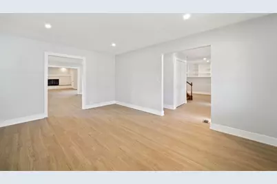 99 Essex Road, Elk Grove Village, IL 60007 - Photo 9