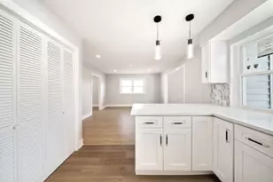 99 Essex Rd, Elk Grove Village, IL 60007 - Photo 19