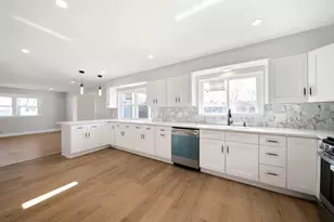 99 Essex Rd, Elk Grove Village, IL 60007 - Photo 15