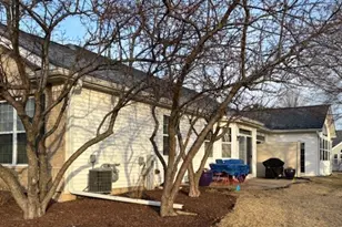 16300 Crescent Lake Dr, Crest Hill, IL 60403 - Photo 3