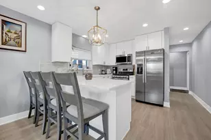 27W180 Cooley Ave, Winfield, IL 60190 - Photo 5