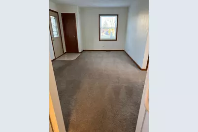 207 N Lord Avenue, Carpentersville, IL 60110 - Photo 3