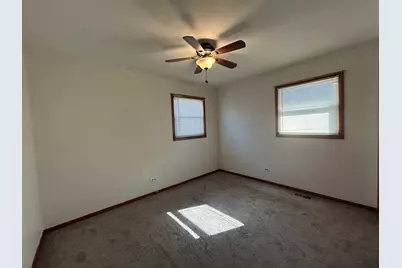 207 N Lord Avenue, Carpentersville, IL 60110 - Photo 7