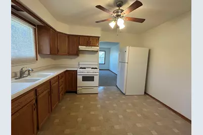 207 N Lord Avenue, Carpentersville, IL 60110 - Photo 5